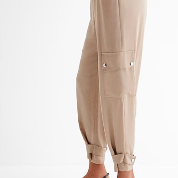Express Ladies Champagne Satin High Waisted Cargo Joggers NWT Size 14R - Picture 2 of 6